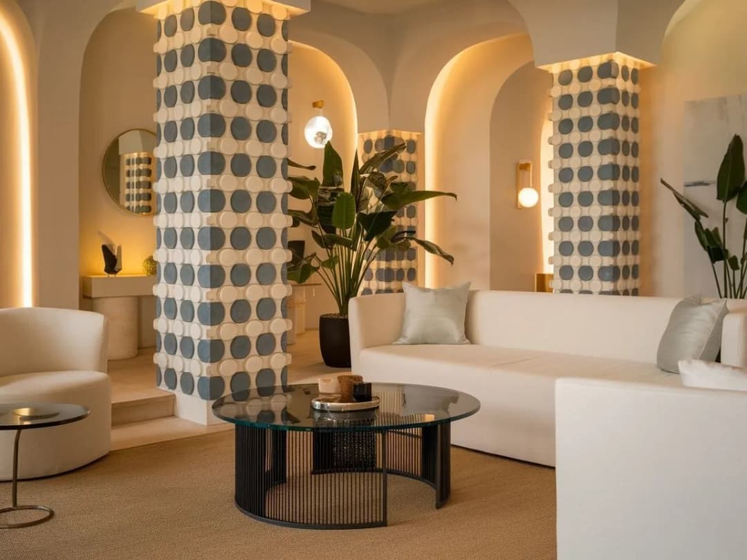 10 sprawdzonych sposobów jak ozdobić słup w salonie: inspiracje i porady