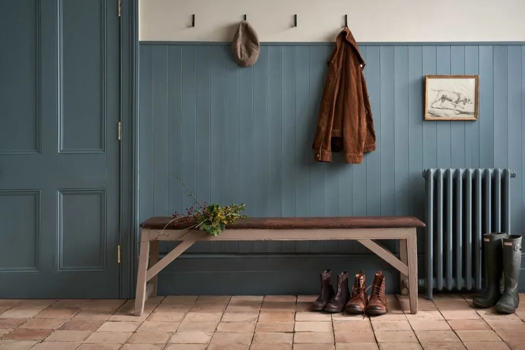 Malowanie boazerii bez szlifowania: Jakie farby wybrać, by zaoszczędzić czas?