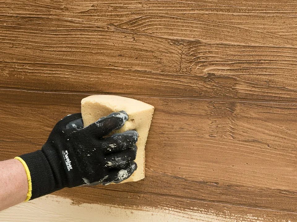 Jak położyć tynk na drewno i uniknąć najczęstszych błędów