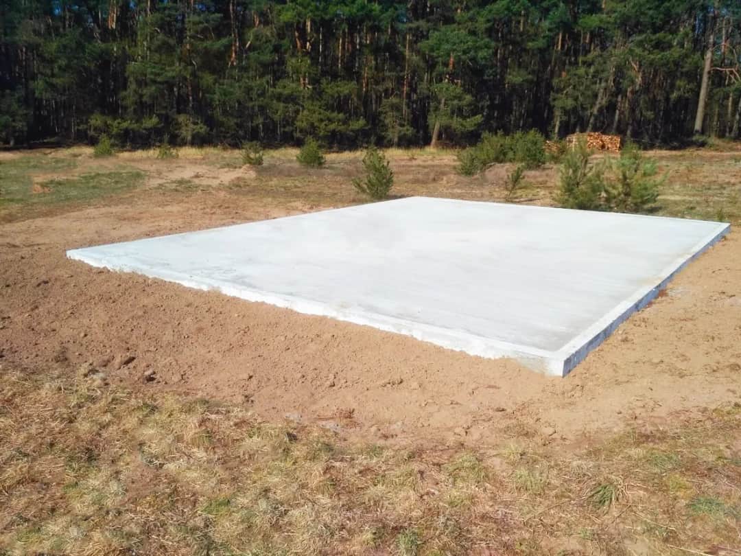 Jaki fundament pod domek letniskowy drewniany? Wybierz najlepszy!