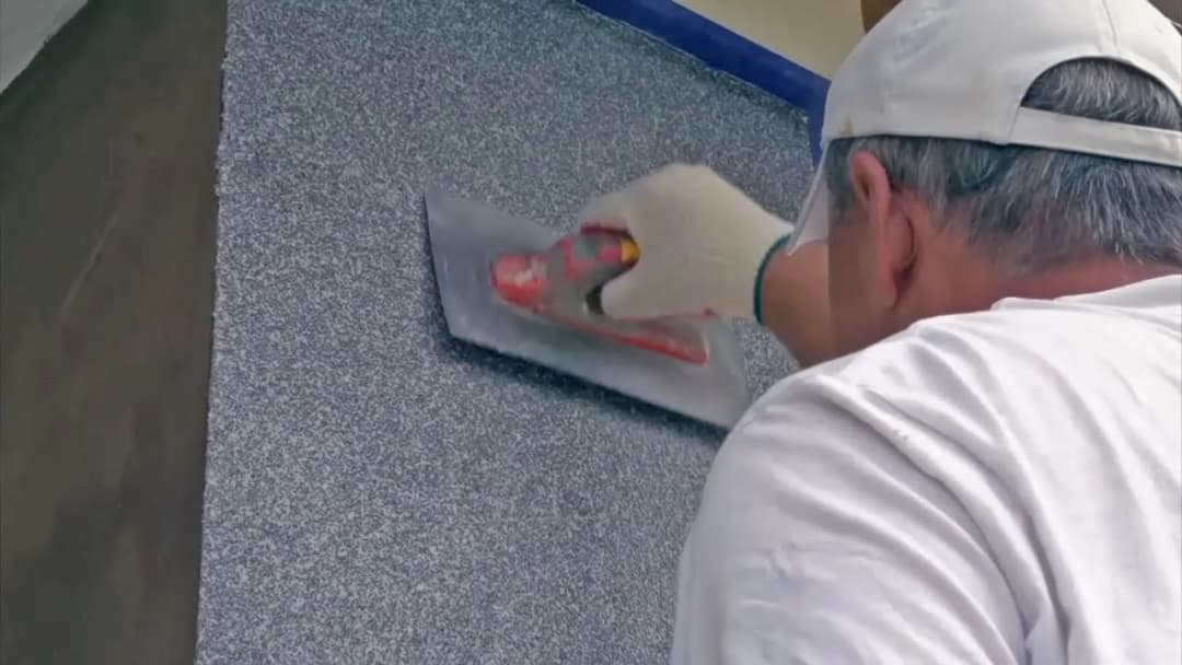 Jak położyć tynk mozaikowy - kompletna instrukcja montażu krok po kroku