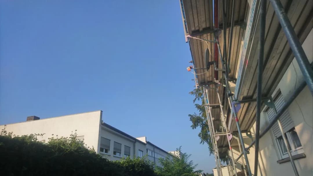 Rusztowanie może poważnie zakłócić sygnał satelitarny: sprawdzone rozwiązania