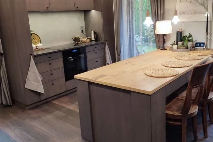 Brązowa kuchnia jaki kolor ścian – idealne odcienie, które rozjaśnią wnętrze Brązowa kuchnia jaki kolor ścian – idealne odcienie, które rozjaśnią wnętrze