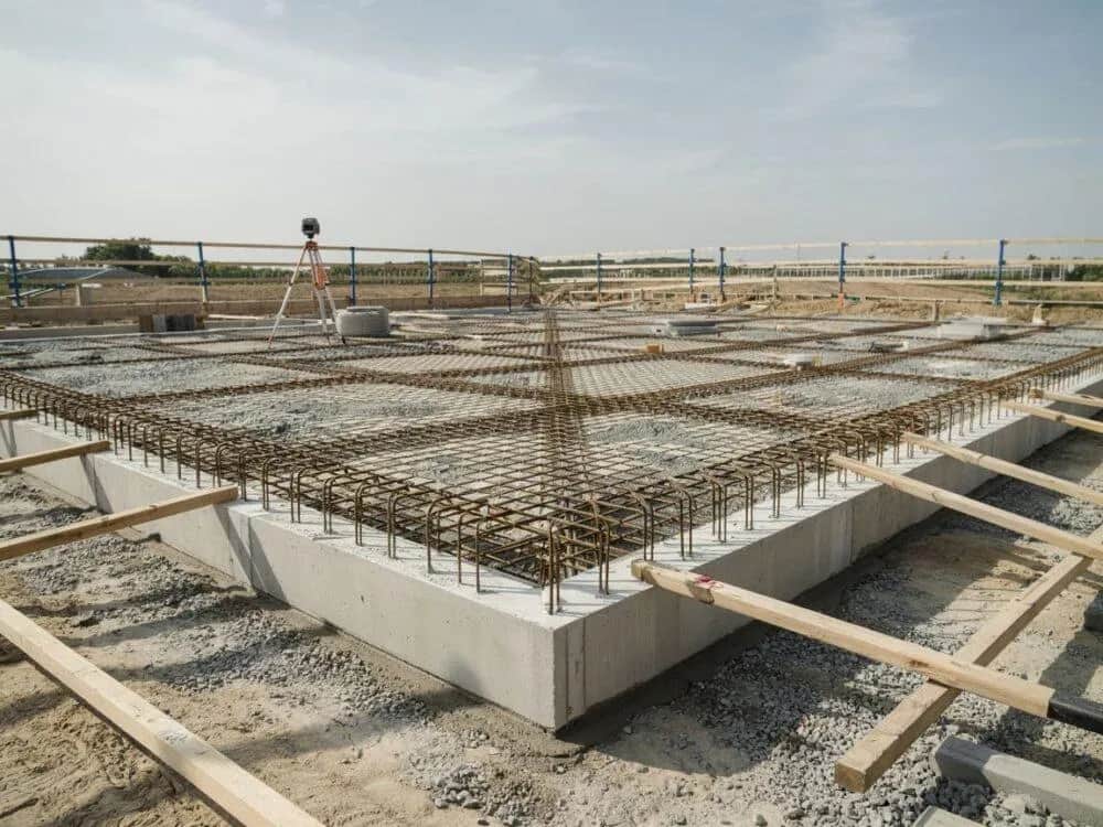 Jak głęboki fundament pod ogrodzenie? Oto kluczowe wskazówki dla Ciebie