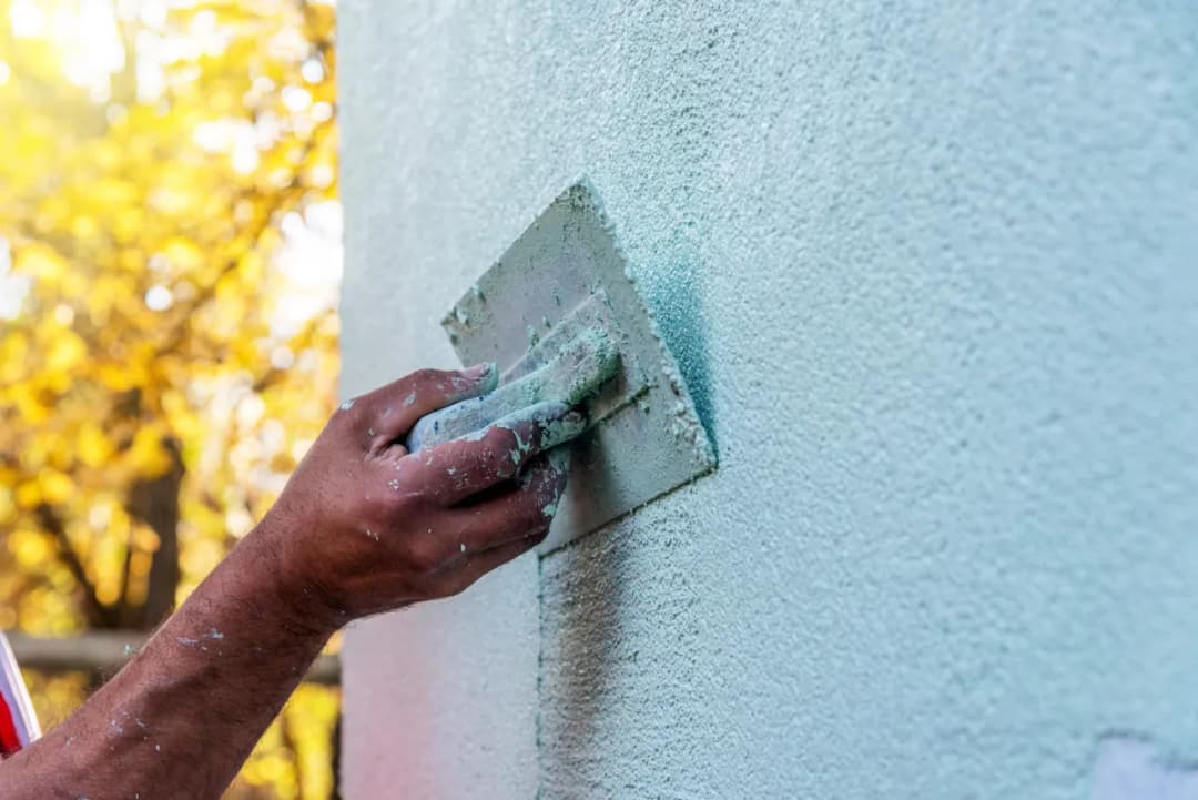 Jaki tynk na elewację ze styropianu? Poznaj najlepsze rozwiązania 2025