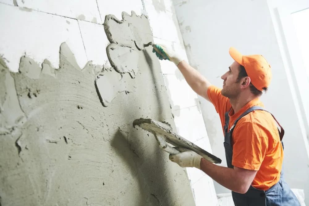 Jaką grubość tynku gipsowego wybrać, aby uniknąć problemów?