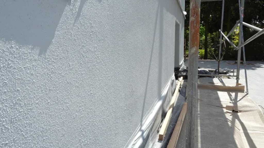 Jak położyć strukturę na elewacji - uniknij najczęstszych błędów