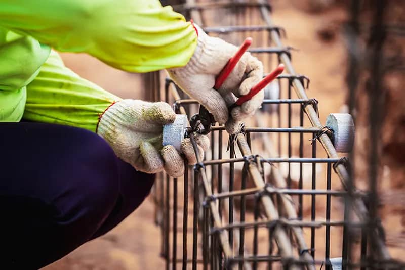 Jakie strzemiona na fundament - wybierz odpowiednie dla swojego projektu