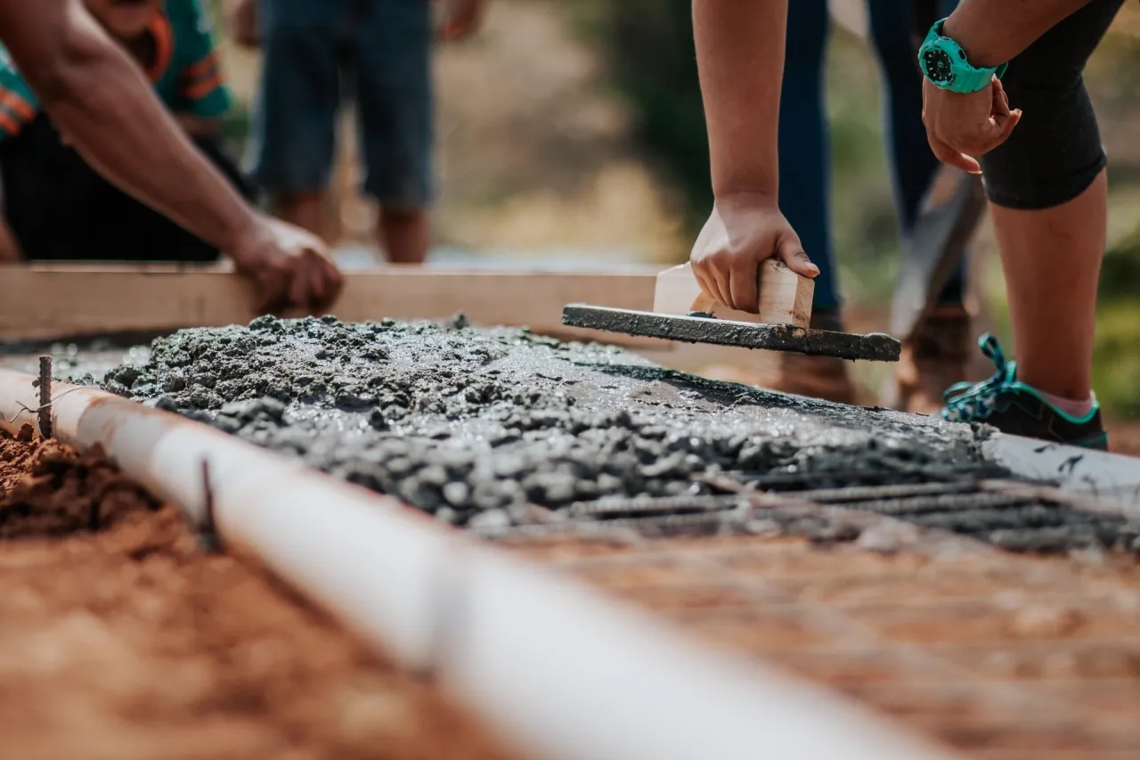 Jaki beton na fundament B20 czy B25 – uniknij kosztownych błędów