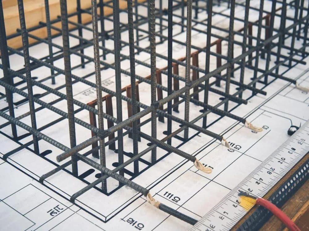 Co ile strzemiona na fundament? Kluczowe informacje dla budowy