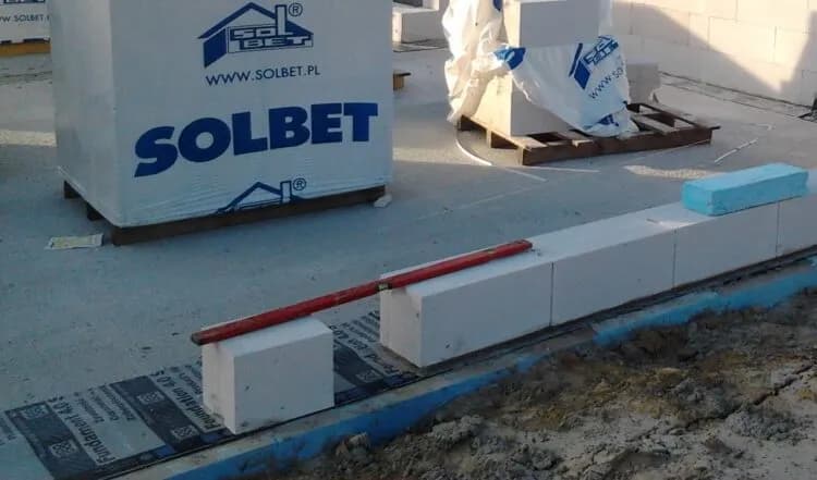 Jaką papę na fundament wybrać, aby uniknąć problemów budowlanych?