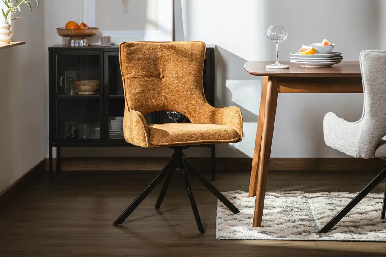 Najmodniejsze krzesła tapicerowane, które docenisz w róznych pomieszczeniach